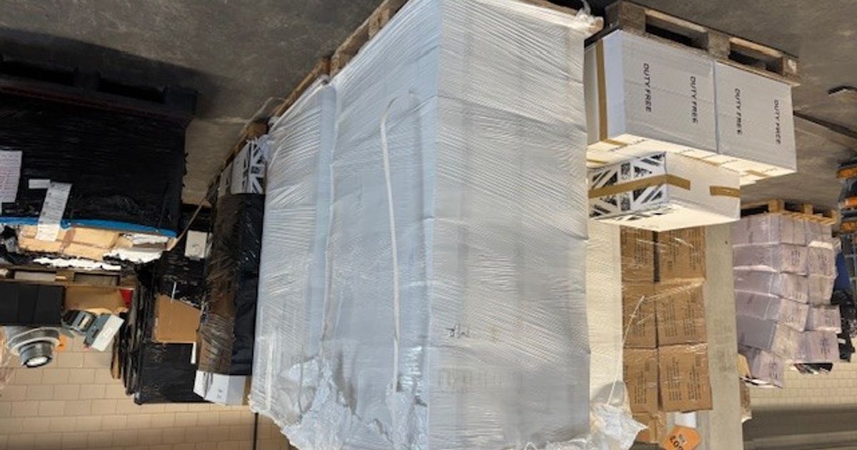 Douane onderschept 1,5 miljoen sigaretten uit bakwagen bij Moerdijk